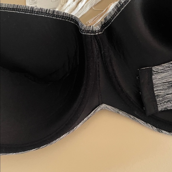 Adrienne Vittadini Textured Bandeau in Gray - Picture 6 of 6